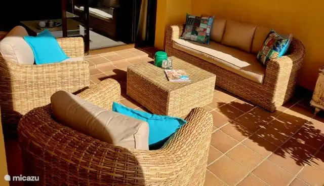 Das Lounge-Set auf der Terrasse