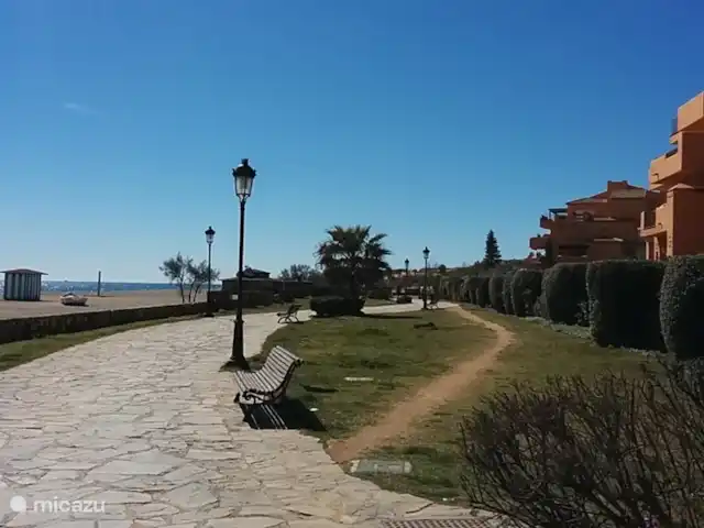 Appartement Duquesa Village huren in Spanje, Costa del Sol, Manilva - appartement Het kilometerslange Duquesa strand met voetgangerszone.