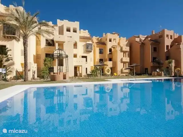 Appartement Duquesa Village huren in Spanje, Costa del Sol, Manilva - appartement Eén van de 5 zwembaden. Bij elk zwembad zijn er ligbedden aanwezig.
