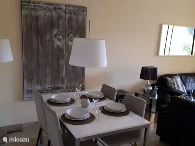 Appartement Duquesa Village huren in Spanje, Costa del Sol, Manilva - appartement Woonkamer met eettafel vanaf de hal gezien
