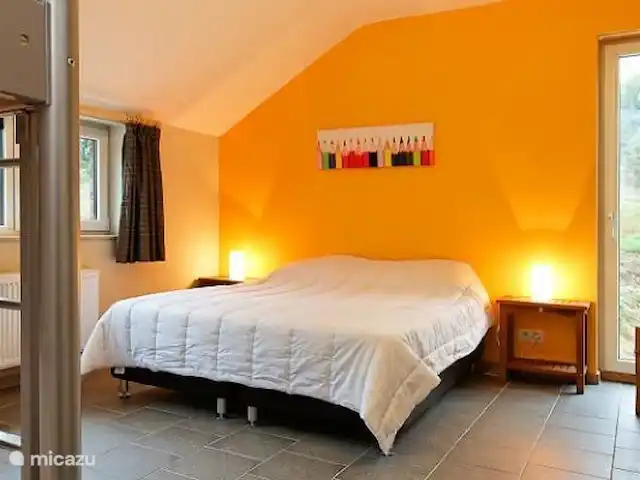 Villa Jannick | Belgique, Ardennes, Stavelot - villa 6 chambres très spacieuses (24 m2) avec salle de bain et toilettes privatives, toutes équipées d'un lit sommier (taille 2m x 1,8 m)
4 chambres ont également un lit superposé suisse très solide.
1 chambre a un siège supplémentaire pour 2 personnes.