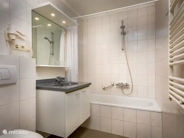 Ons Epen | Pays-Bas, Limbourg, Epen - appartement Badezimmer mit Bad / Dusche und WC. Handtücher werden täglich gewechselt