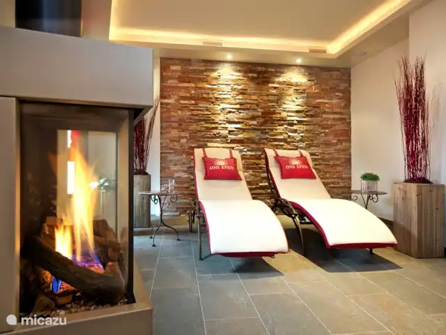 Ons Epen | Pays-Bas, Limbourg, Epen - appartement Espace bien-être comprenant :
• Sauna alpin avec four finlandais/bio
• Cabine infrarouge avec lumière LED
• Bain de vapeur Swarovski avec effets de lumière
• Salle de repos avec foyer et musique douce
• Douches avec douche à effet pluie, Kneipp et douche à brouillard