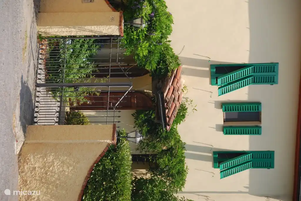 Tor zum Land und Haus