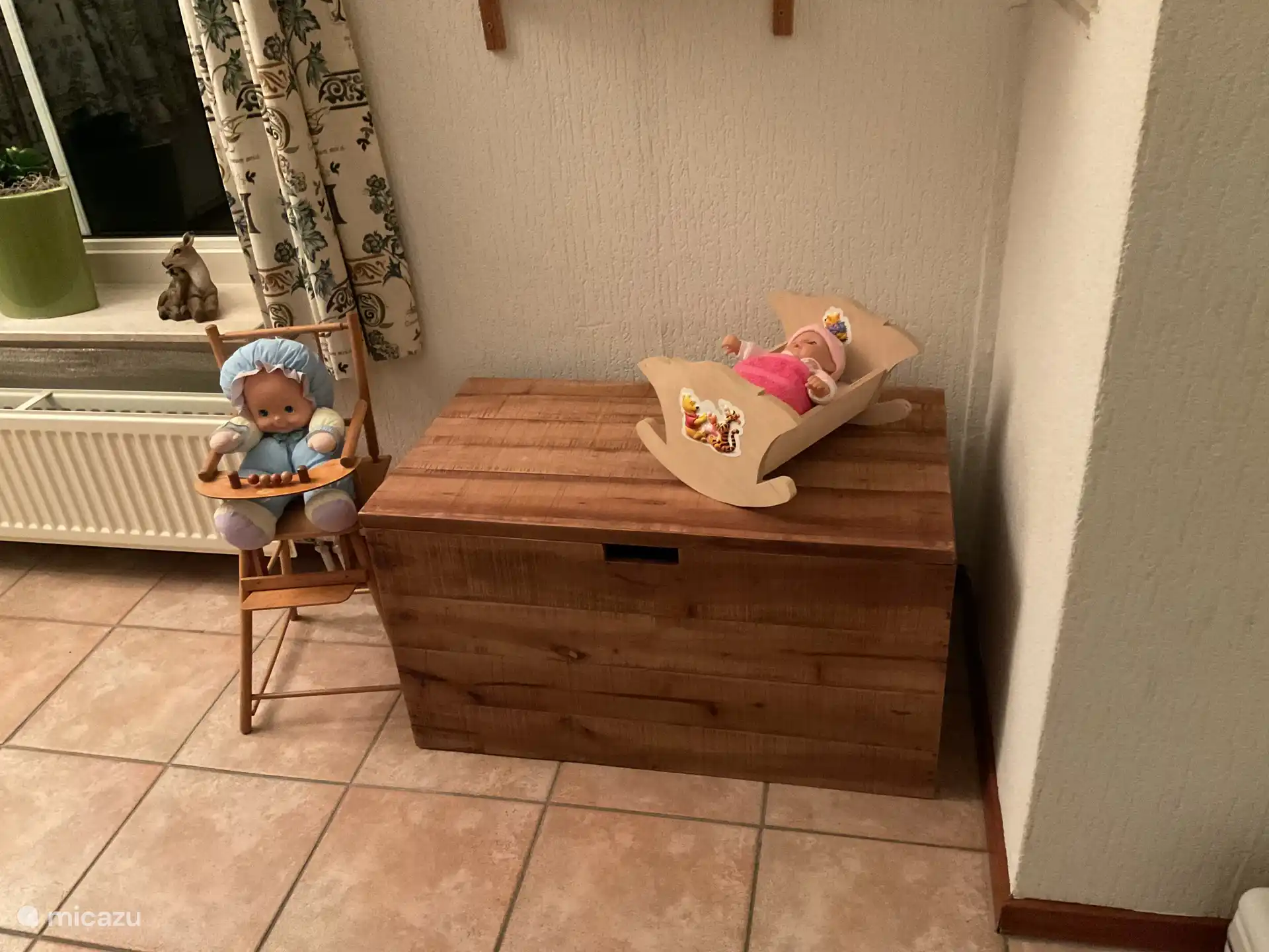 Decke Truhe mit Spielzeug