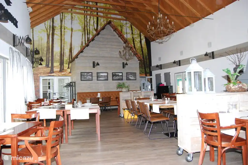 Restaurant, in dem Sie etwas essen und etwas trinken können