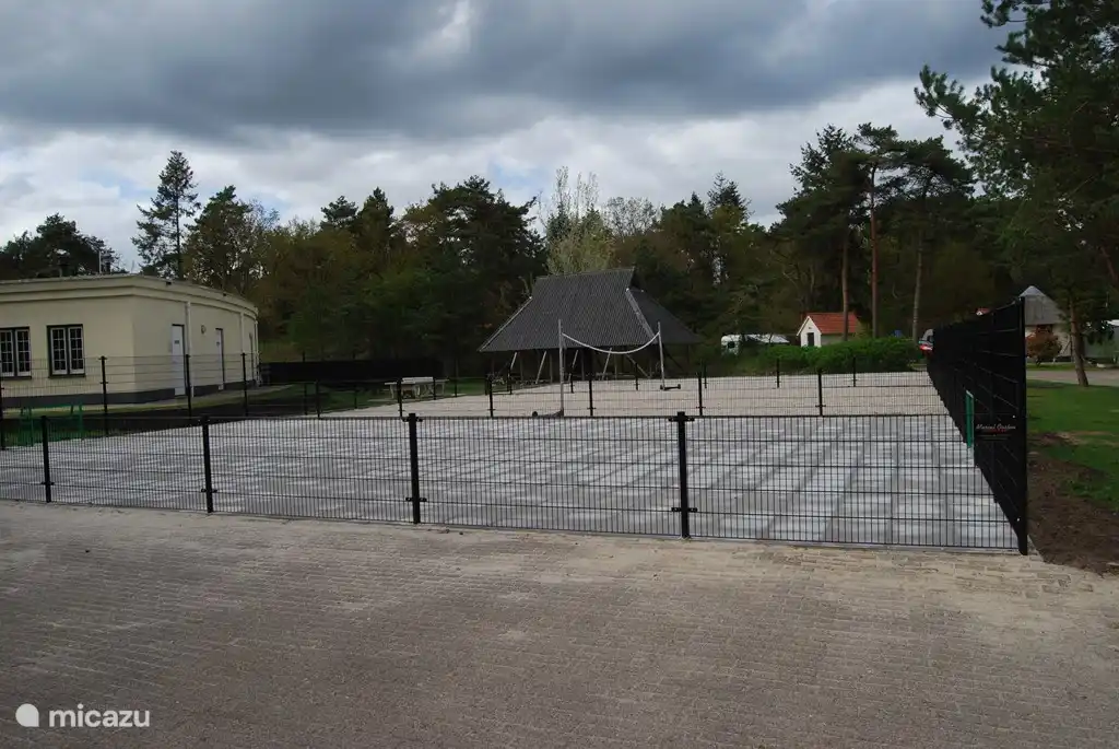 Fußballplatz und ein Volleyballfeld oder was auch immer für ein Spiel