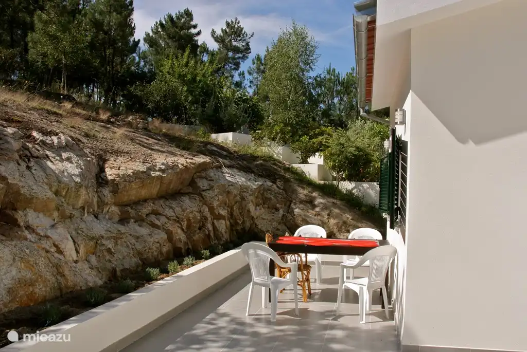 Het terras achter Casa Pancrasia. Ideaal voor een ontbijtje in de zon. 