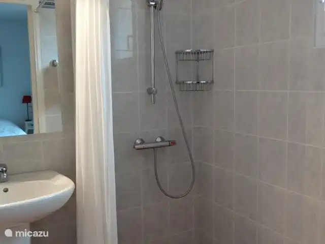 Villa 'El pequeño paraíso' en Francia, Var, Nans-les-Pins - villa El baño de abajo.