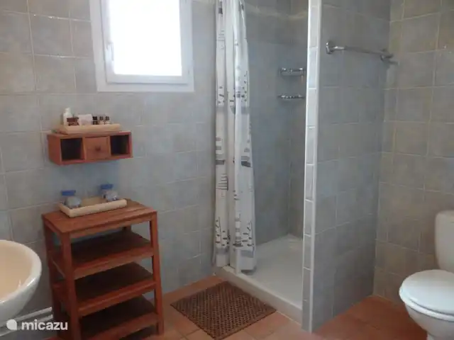 Villa 'El pequeño paraíso' en Francia, Var, Nans-les-Pins - villa El baño de arriba.