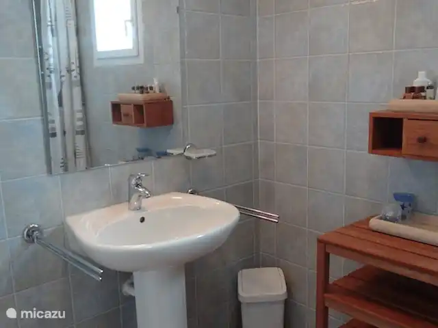 Villa 'El pequeño paraíso' en Francia, Var, Nans-les-Pins - villa El baño de arriba.