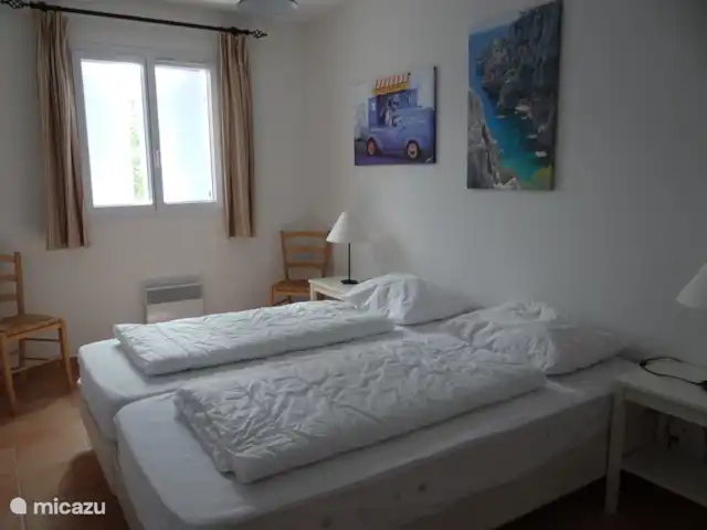 Villa 'El pequeño paraíso' en Francia, Var, Nans-les-Pins - villa Amplio dormitorio en planta alta (nº 2).