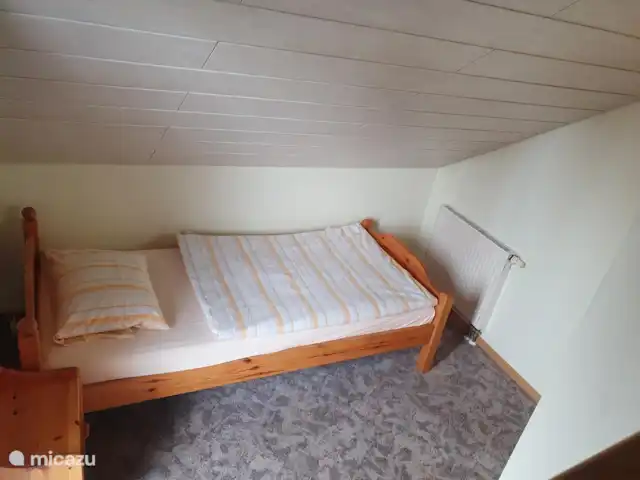 Location de Vacances Allemagne, Hesse, Kirchheim, maison de vacances - Maison de vacances spacieuse et abordable 1 pers. chambre à l'étage avec grand garde-robe