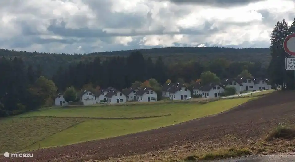 Ein Park mit Luxusvillen mitten in der Natur