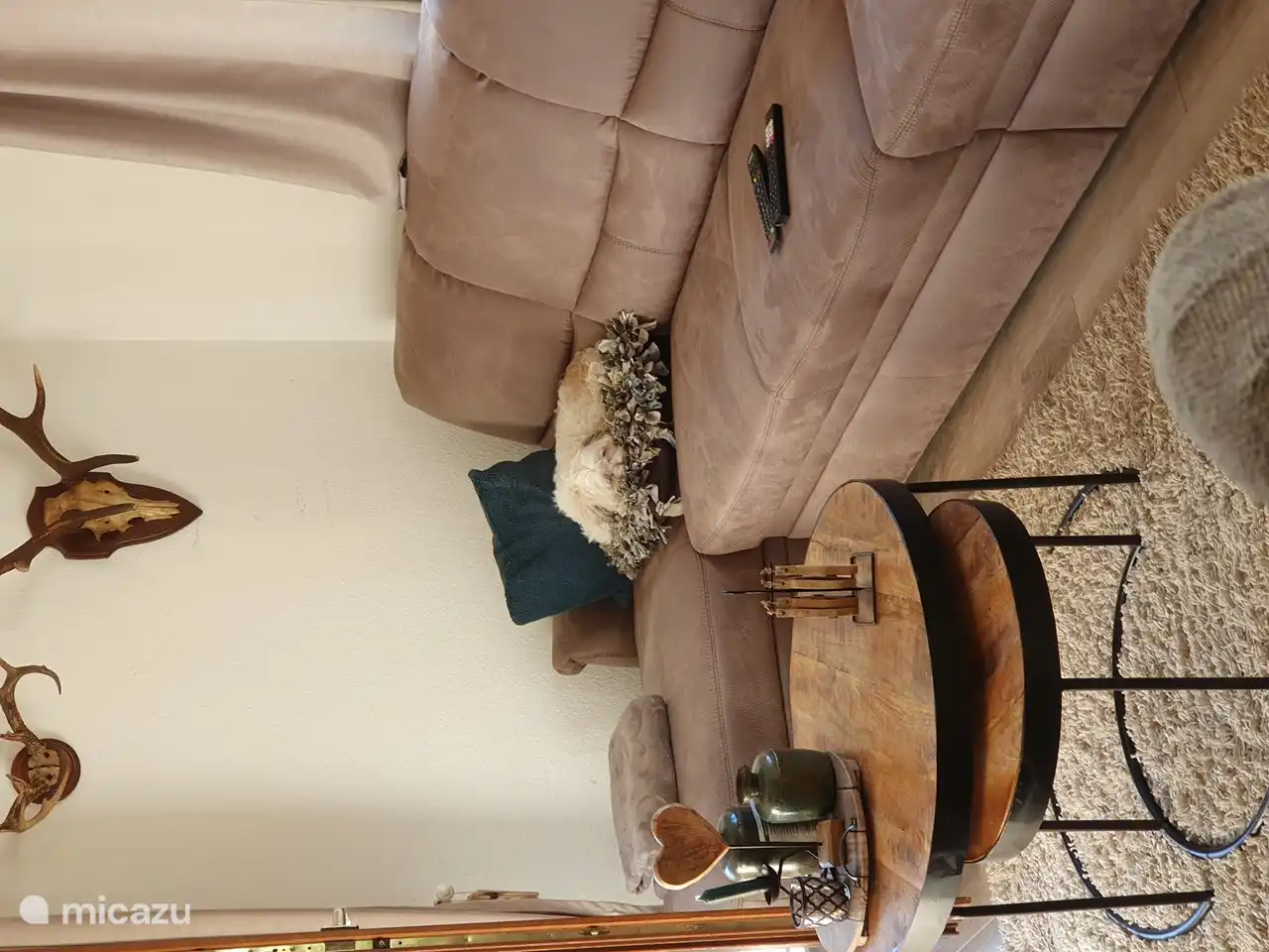 März 2022 komplett mit neuem Interieur ausgestattet.