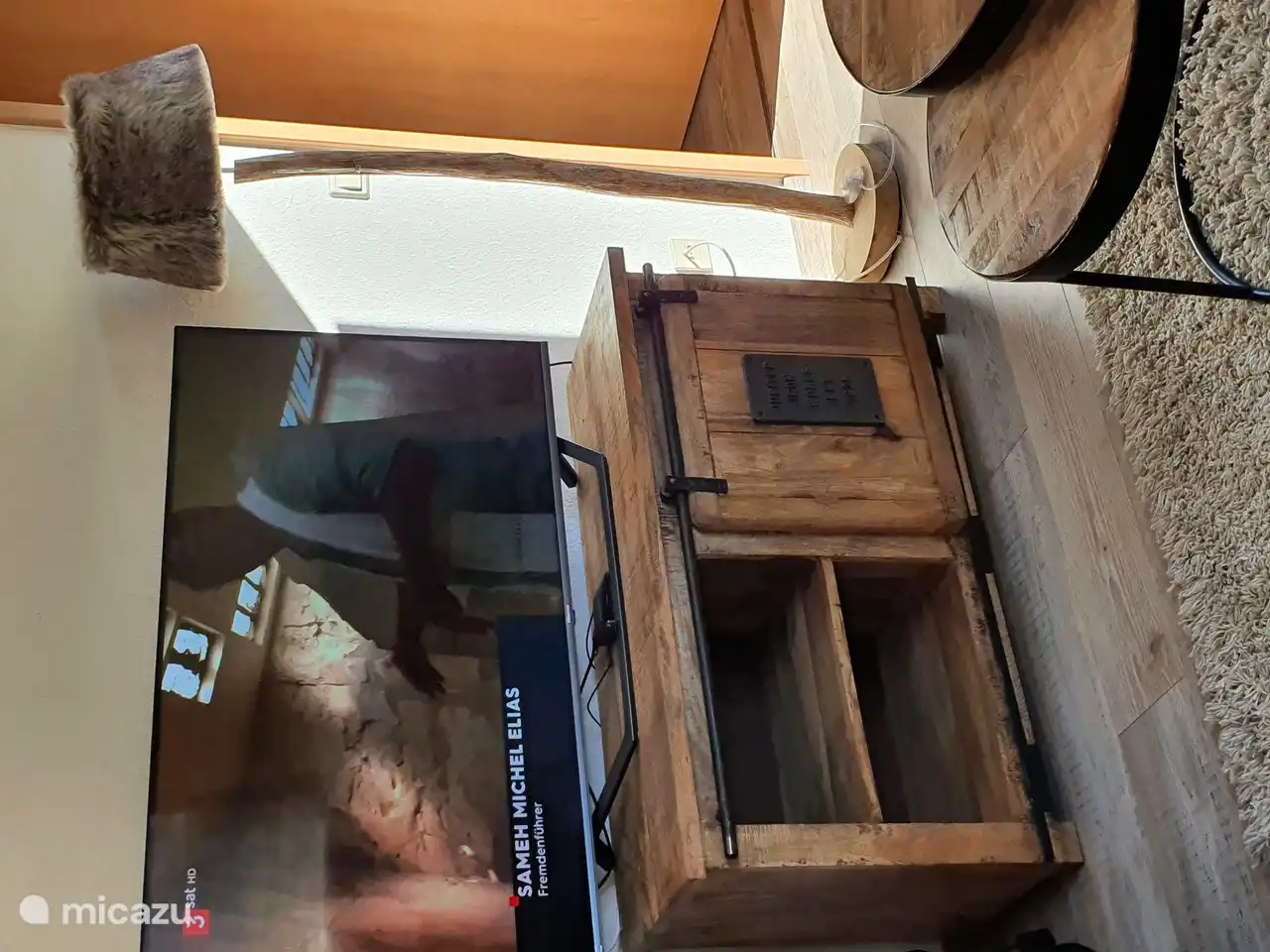 Smart-Fernseher mit Satelliten- und Internetanschluss