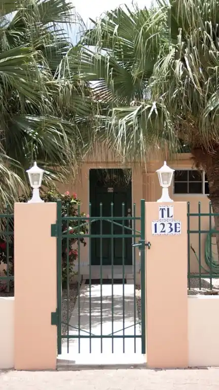 Ambas entradas a la casa se pueden cerrar.