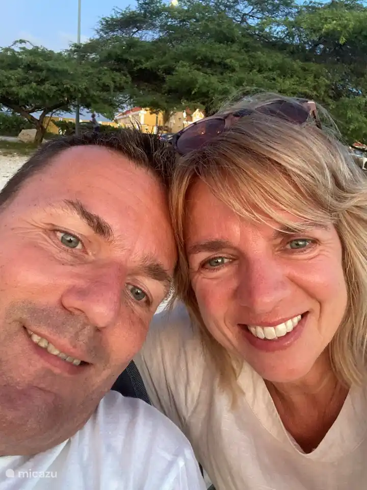 Presentamos a John y Anita, los propietarios