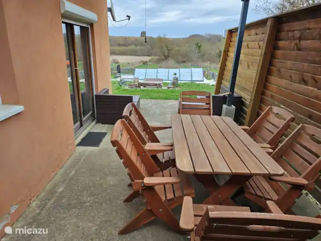 Appartement de vacances Szentlászló | Hongrie, Baranya, Szentlászló - maison de vacances Terrasse adjacente à la cuisine et partiellement couverte.