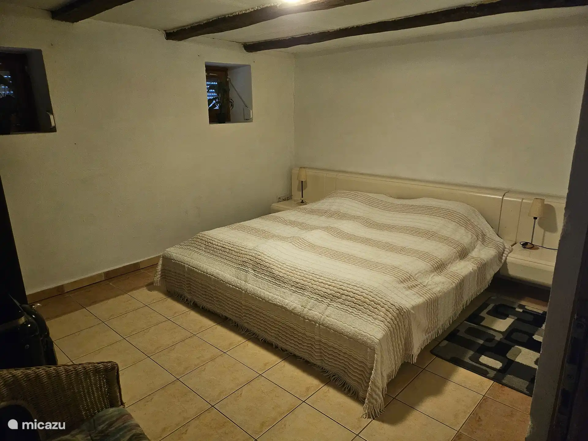 Schlafzimmer angrenzendes Wohnzimmer.