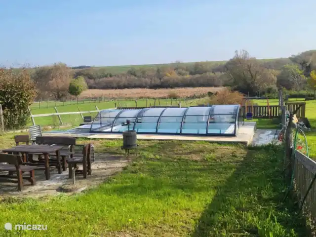 Appartement de vacances Szentlászló | Hongrie, Baranya, Szentlászló - maison de vacances Piscine de 6,2 m x 3,5 m x 1,5 m de profondeur avec escalier et coin salon sur la droite
Contient de l’eau chlorée.