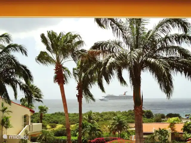 Dushipalm en Curazao, Curazao Centro, Piscadera - apartamento VISTA AL BALCÓN DELANTERO.
Cautivantes vistas al mar, donde los cruceros y con algo de suerte
LOS DELFINES TAMBIÉN PASAN!!.