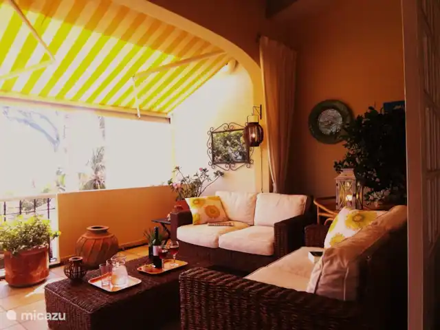 Dushipalm en Curazao, Curazao Centro, Piscadera - apartamento Encantadora sala de estar en el balcón delantero.