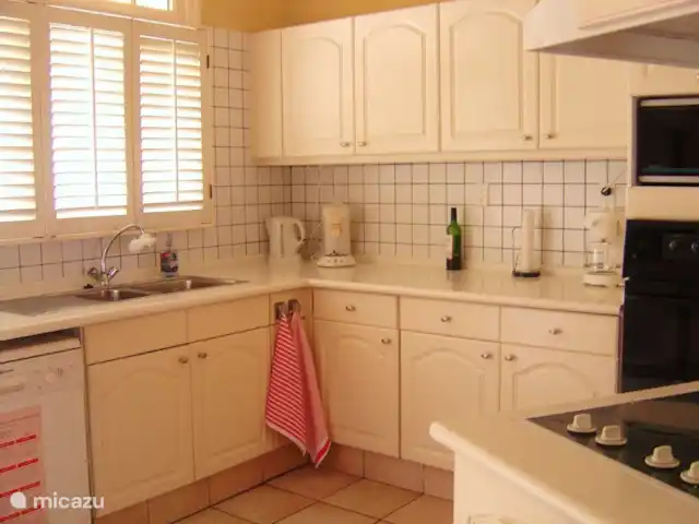 Dushipalm en Curazao, Curazao Centro, Piscadera - apartamento Cocina con lavavajillas/horno/grill y microondas