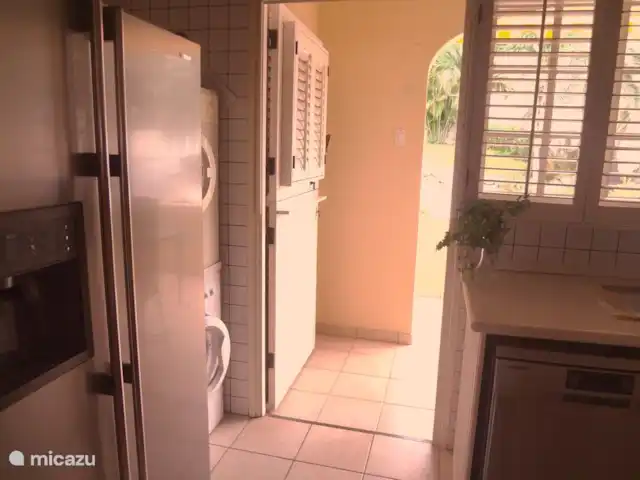 Dushipalm en Curazao, Curazao Centro, Piscadera - apartamento Frigorífico/congelador con dispensador de cubitos de hielo y
lavadora secadora