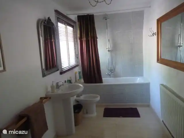 Hacienda la Suerte | Espagne, Andalousie, Villanueva de Tapia - ferme Salle de bain espagnole