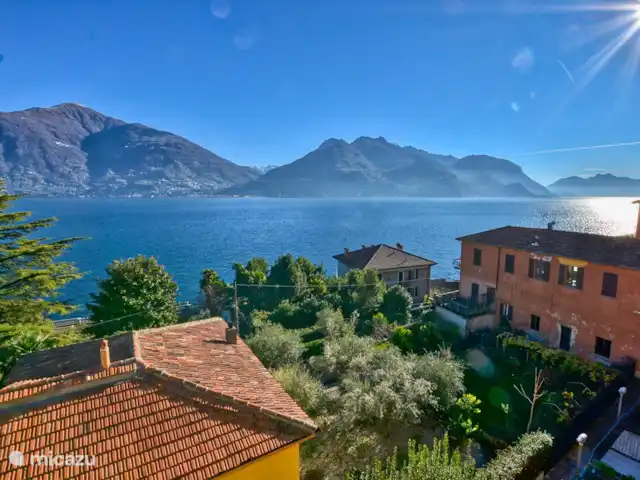 appartement huren in Italië, Comomeer, Acquaseria – Cipresso 33 Het zicht vanaf de grote slaapkamer. Heerlijk wakker worden, toch?