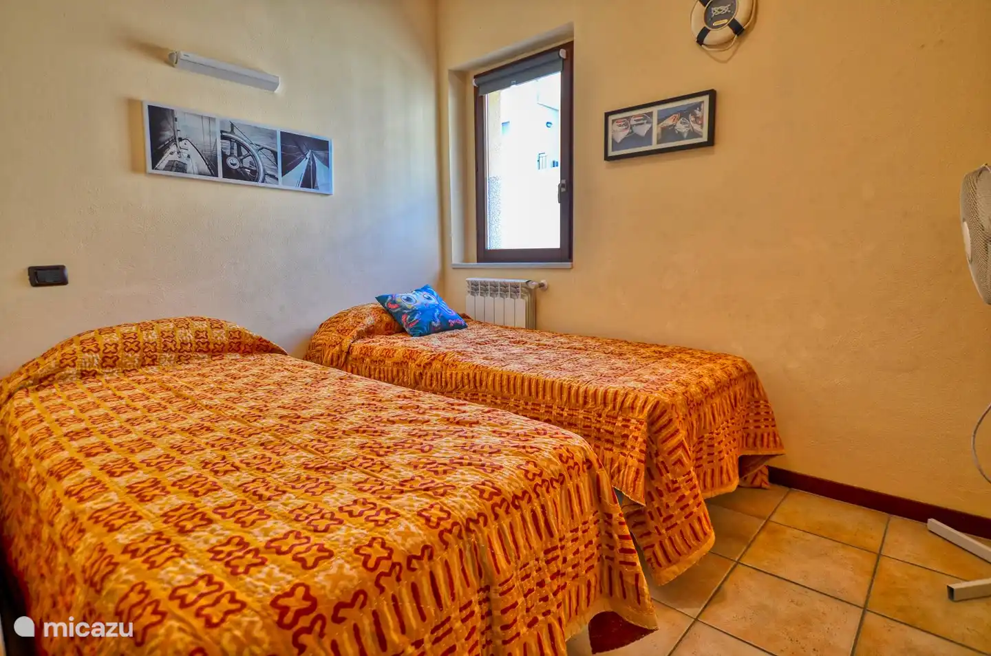 El dormitorio más pequeño con dos camas individuales, que se pueden combinar como una cama doble si se desea.