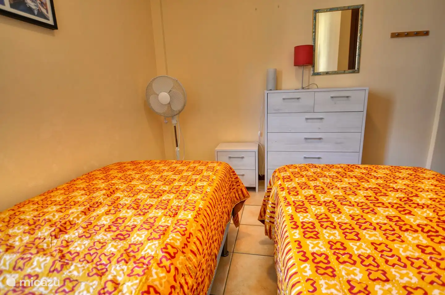 El dormitorio más pequeño con dos camas individuales, que se pueden combinar como una cama doble si se desea.