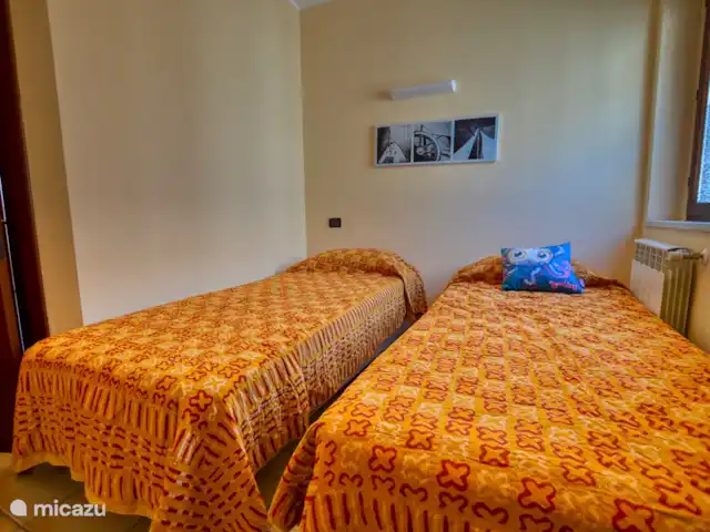 appartement huren in Italië, Comomeer, Acquaseria – Cipresso 33 De kleinere slaapkamer met twee eenpersoonsbedden, deze zijn desgewenst samen te voegen als 1-tweepersoonsbed.