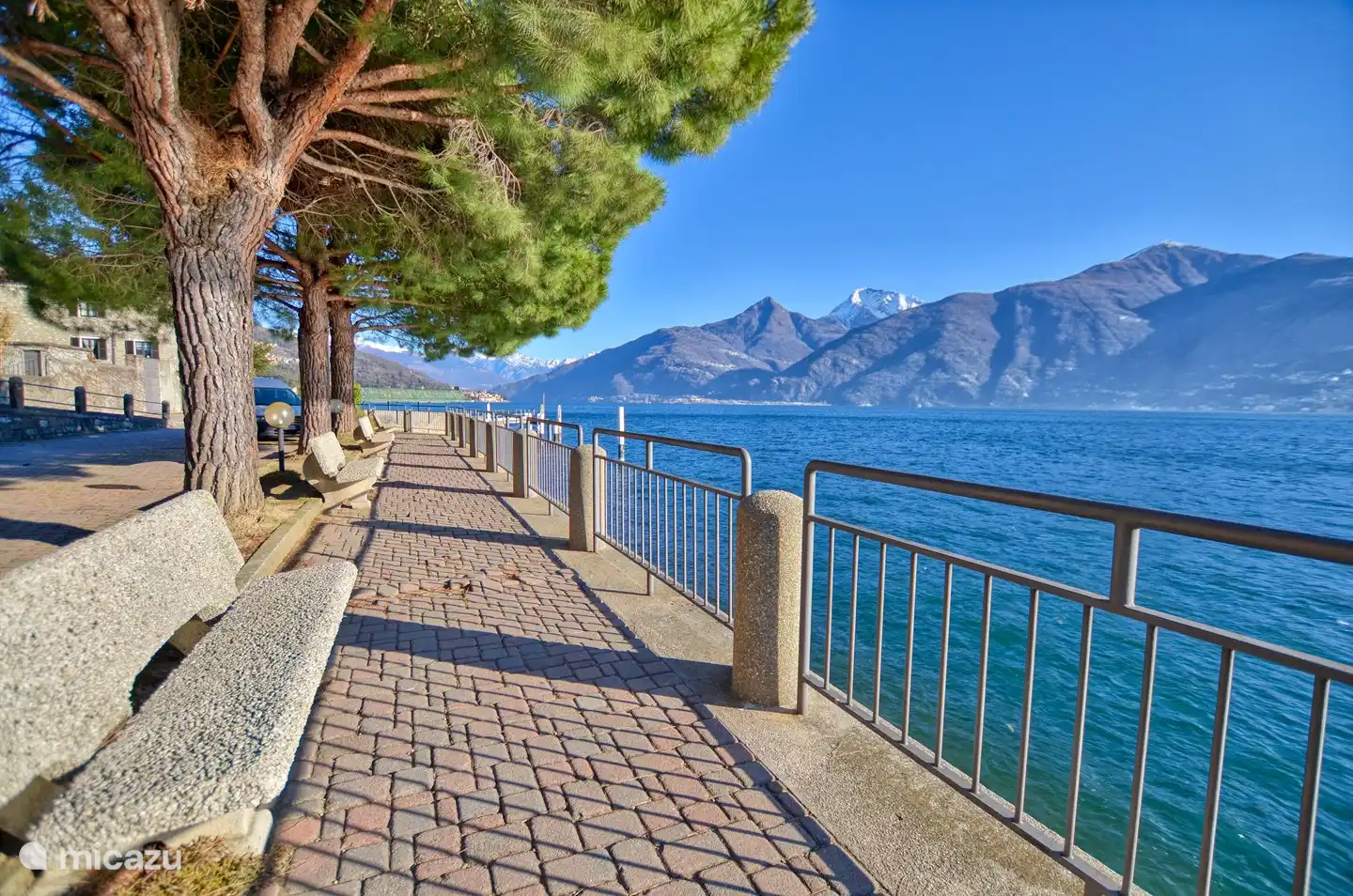 Orilla del lago a 3 min a pie del apartamento.