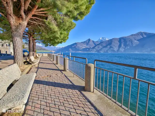 appartement huren in Italië, Comomeer, Acquaseria – Cipresso 33 Meeroever op 3 min lopen van het appartement.
