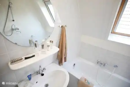 Vakantiehuis Nederland, Limburg, Plasmolen - vakantiehuis Riethorsterweg Badkamer