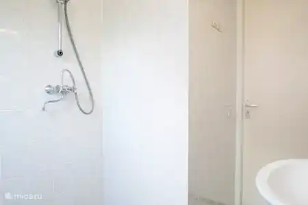 Vakantiehuis Nederland, Limburg, Plasmolen - vakantiehuis Riethorsterweg Badkamer