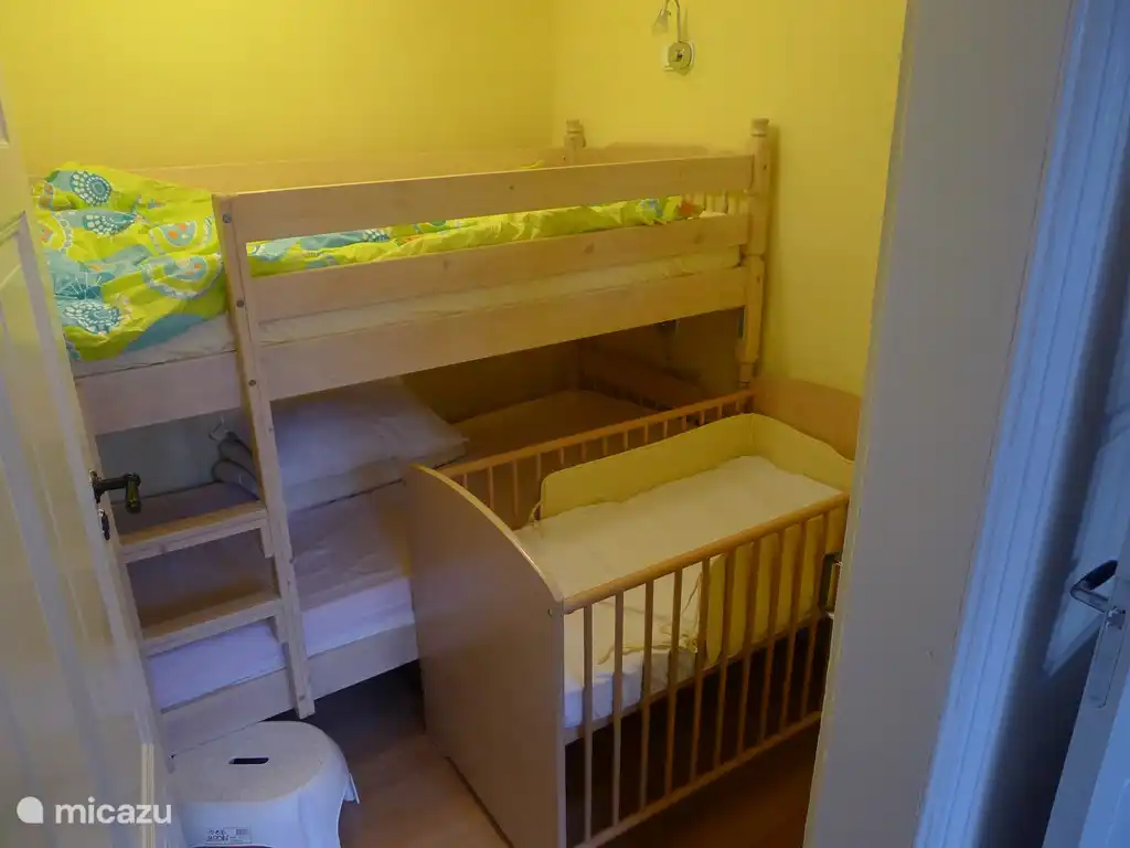 Mogelijkheid tot plaatsen van kinderbed (deze is reeds aanwezig in de woning)