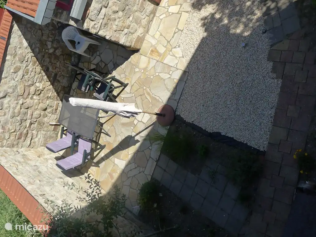 Voorjaar 2016, tuin/terras verbeterd