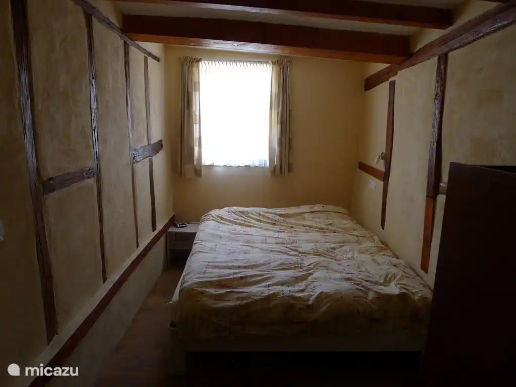 Sfeervolle slaapkamer (begane grond)