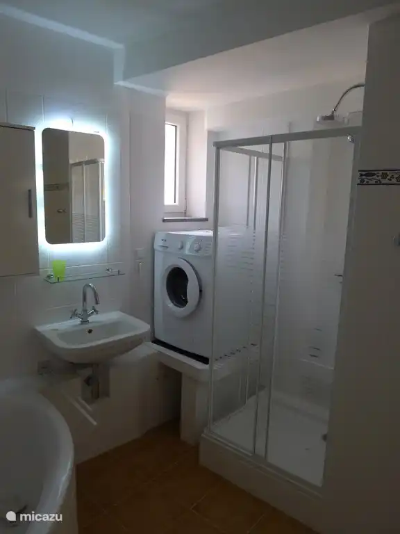 Badkamer (begane grond)