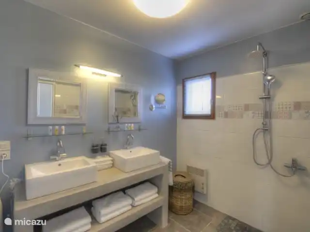 La Maison Aquitania en Francia, Landas, Vielle-Saint-Girons - villa Baño con plato de ducha