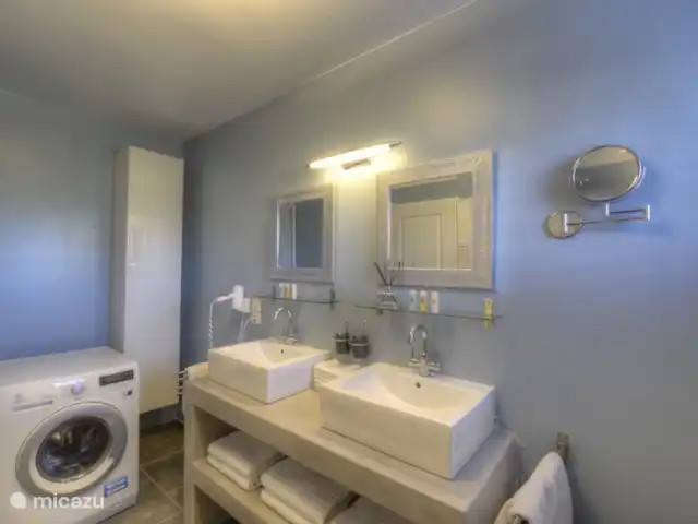 La Maison Aquitania en Francia, Landas, Vielle-Saint-Girons - villa Baño con lavadora