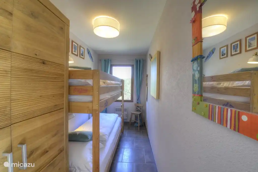 Kinder kamer in surf style en stapel bed