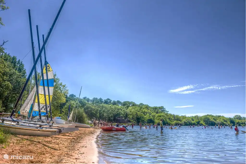 Heerlijk strand en perfect voor kinderen bij het meer van Leon.