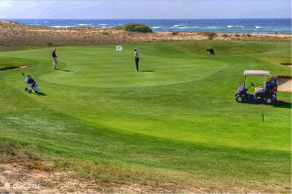 Golfen tot aan het strand een unieke ervaring.