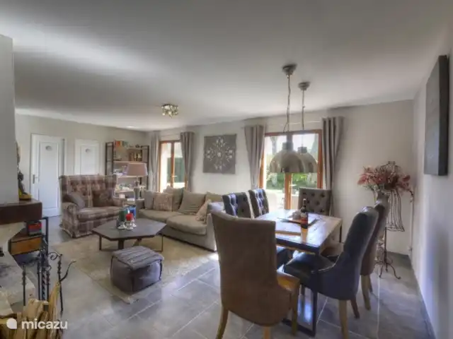 La Maison Aquitania en Francia, Landas, Vielle-Saint-Girons - villa Sala y comedor