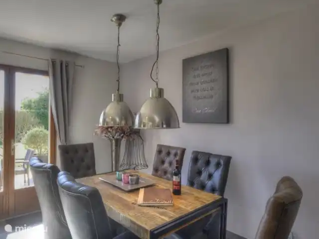 La Maison Aquitania en Francia, Landas, Vielle-Saint-Girons - villa Mesa del comedor