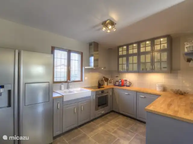 La Maison Aquitania en Francia, Landas, Vielle-Saint-Girons - villa Amplia cocina espaciosa